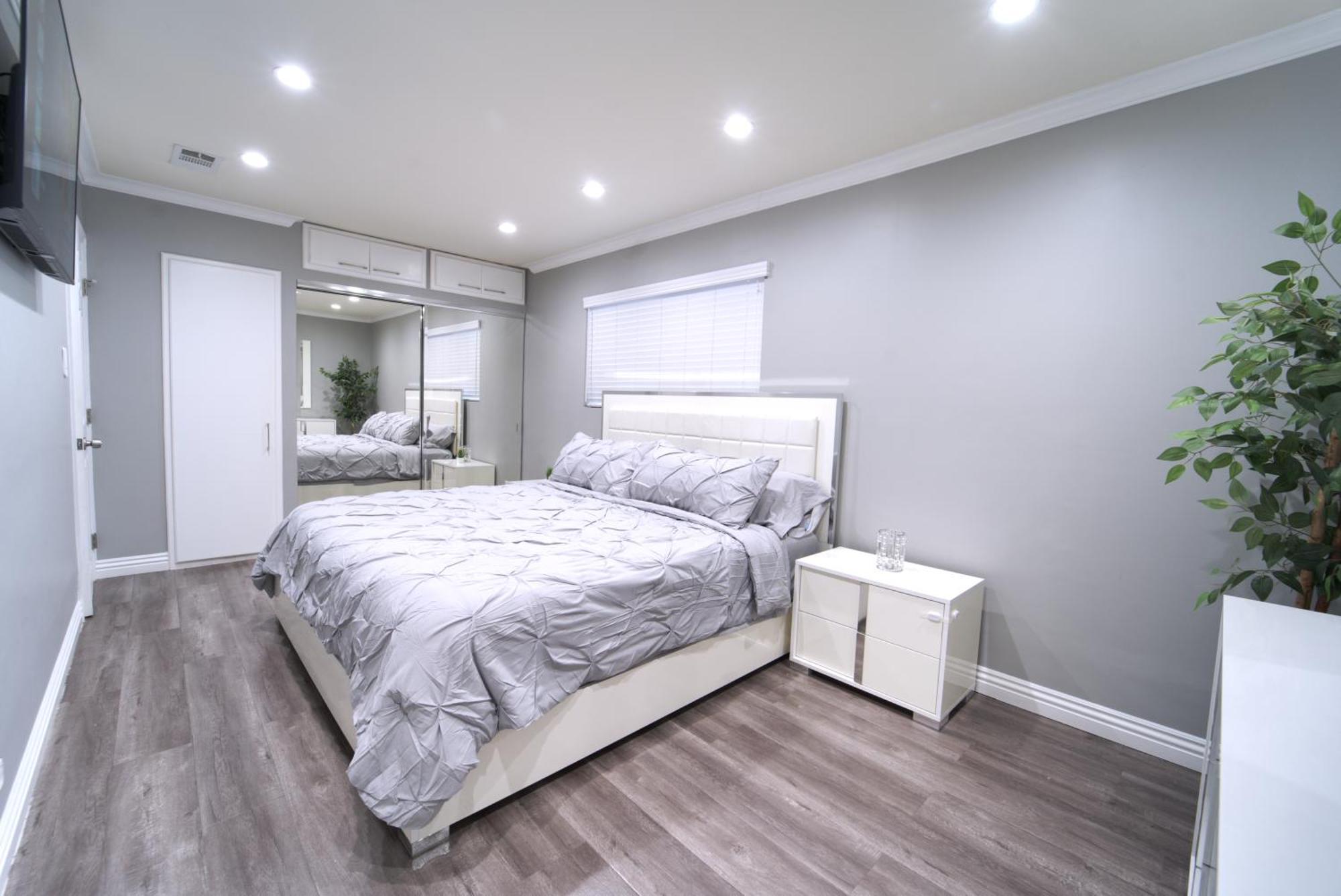 Modern La - King Bed, Outdoor Living, Firepit