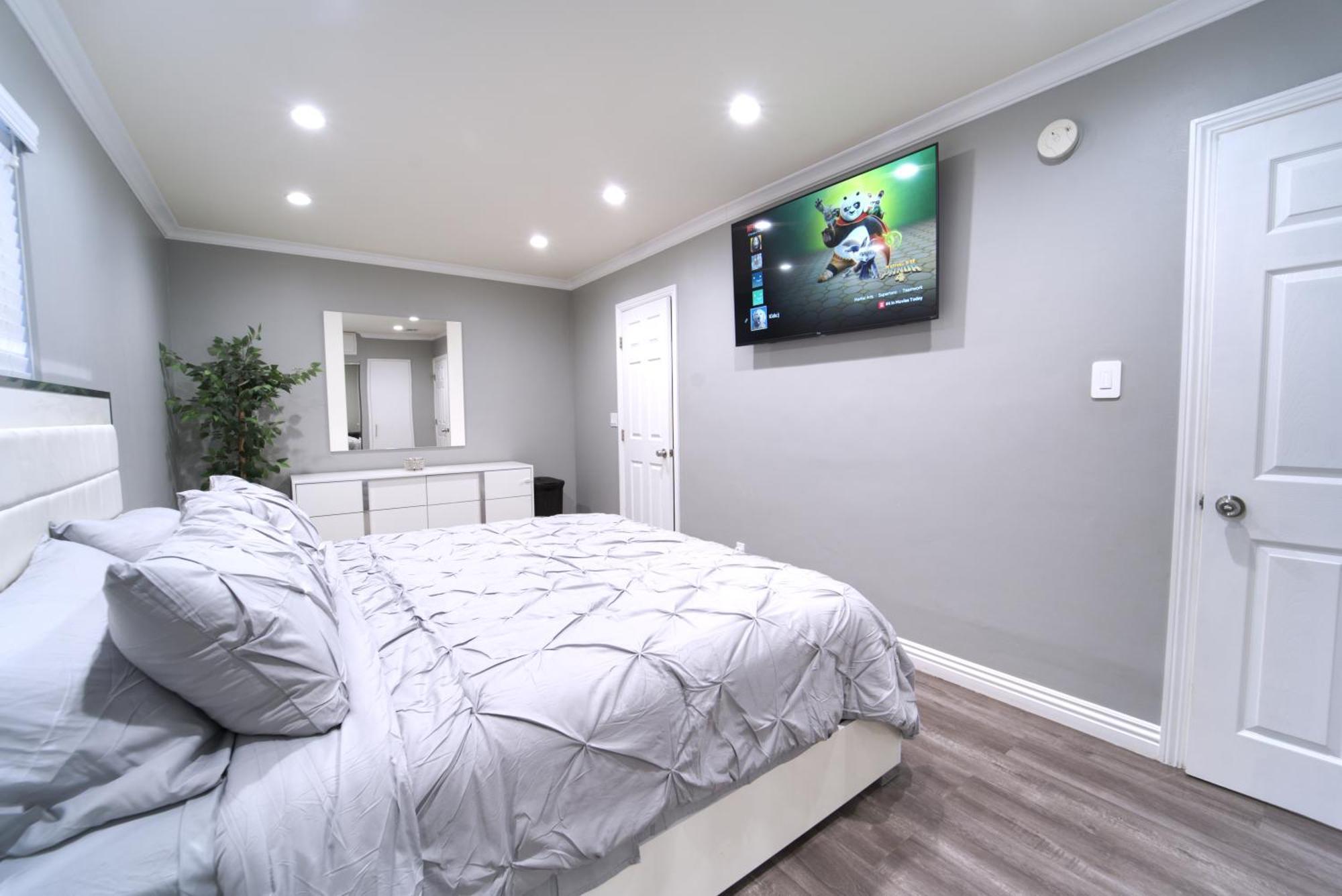 Modern La - King Bed, Outdoor Living, Firepit Los Angeles