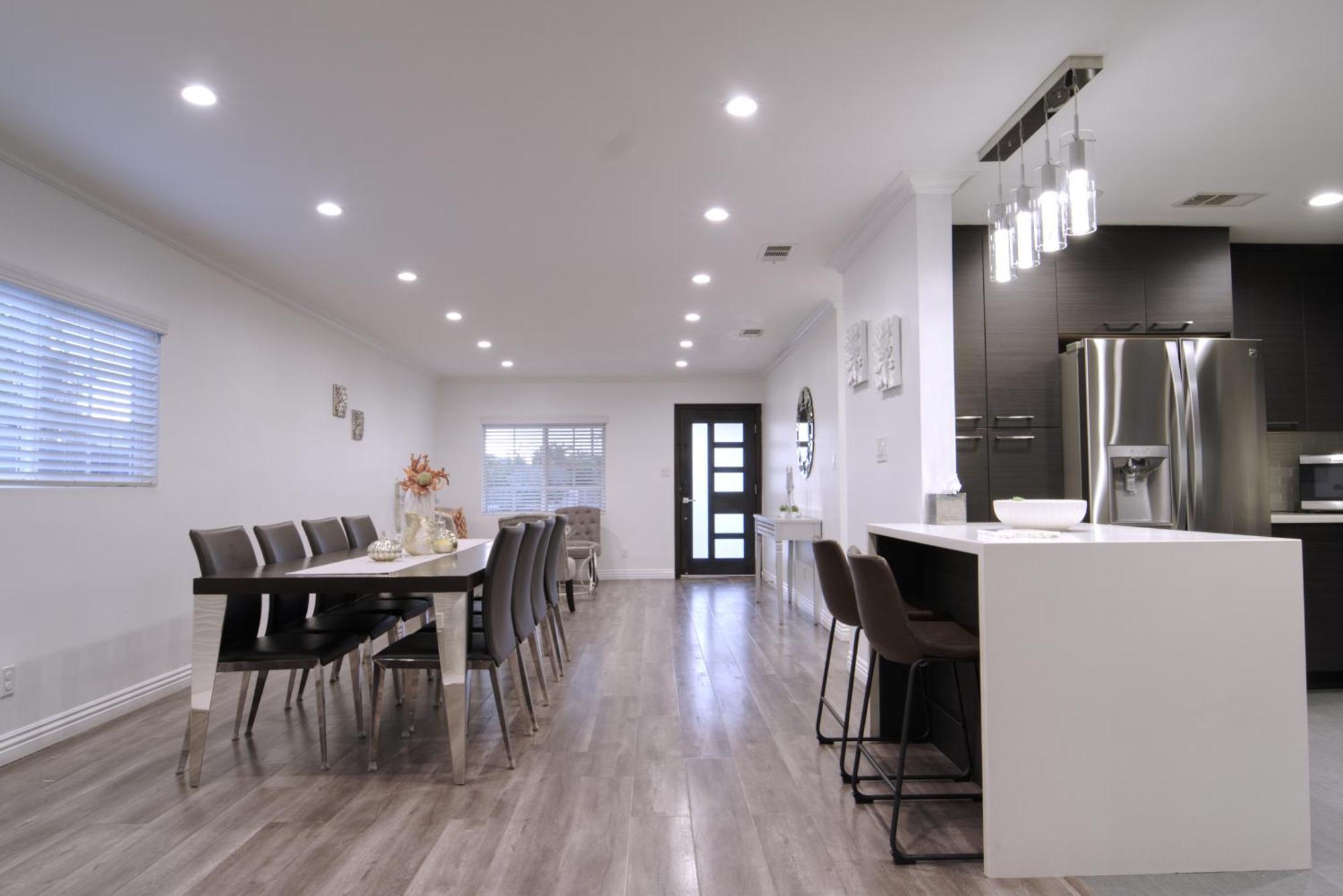 Modern La - King Bed, Outdoor Living, Firepit Holiday home *
